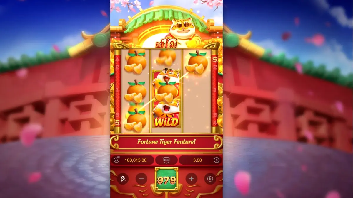 Fortune Tiger slot machine interface na may gintong tigre at mga simbolo ng kasaganaan